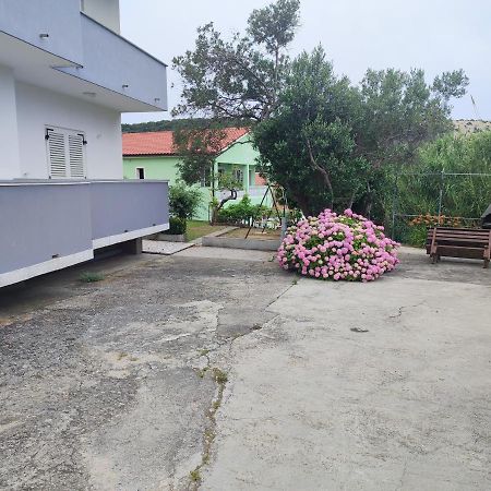 Apartment Valeria Lopar Ngoại thất bức ảnh